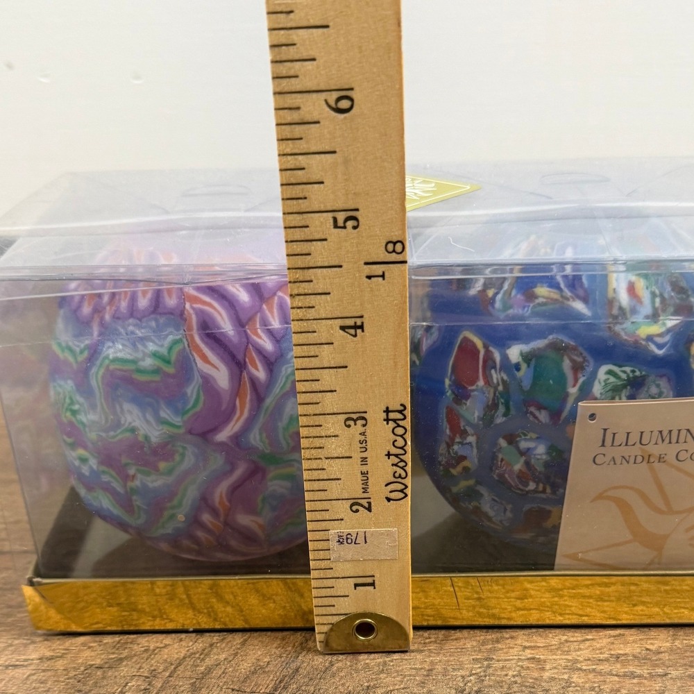 2 Vintage Globe Swirl Candles Illuminating Candle Co Globe Ball New in Box - Picture 3 of 15